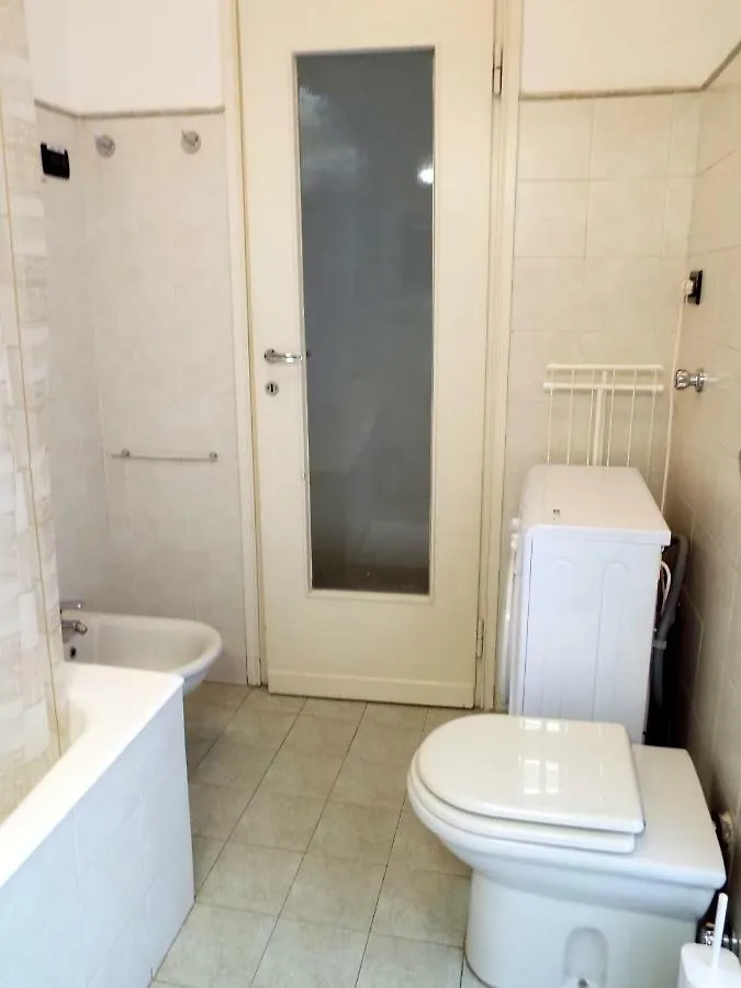 Lacaralele Apartment Milan